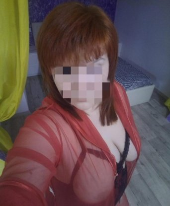 Мои услуги включают различные эротические массажи, оральный и классический секс, стриптиз и многое другое. Ты будешь в восторге от моих умелых рук и нежного прикосновения. Я обладаю тем, что ты так долго искал - истинной страстью, которая исходит из каждого моего пикантного шепота. У меня есть множество положительных отзывов от довольных клиентов, которые отмечают мою красоту и профессионализм. Заходи на мою страницу, чтобы увидеть мои фото и договориться о встрече. Я жду тебя в Москве, чтобы подарить тебе незабываемые моменты удовольствия и разврата. 🌹💋🔥 Алина